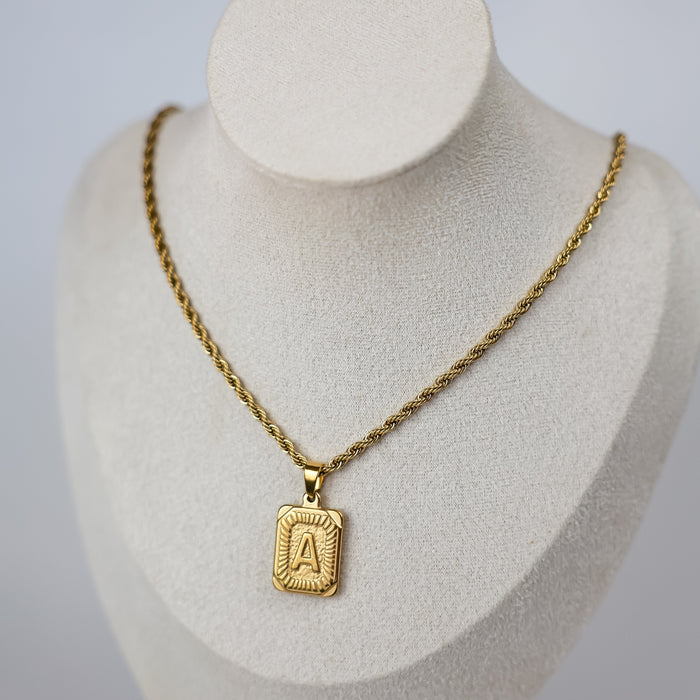 Initial Pendant Necklace (Gizelle)