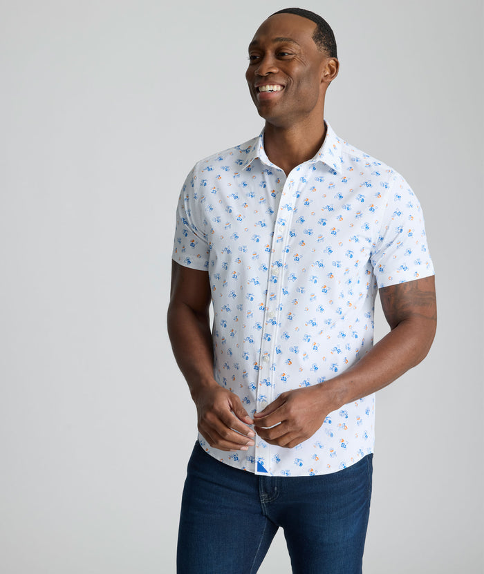 Model is wearing UNTUCKit Performance Short-Sleeve Opal Shirt.