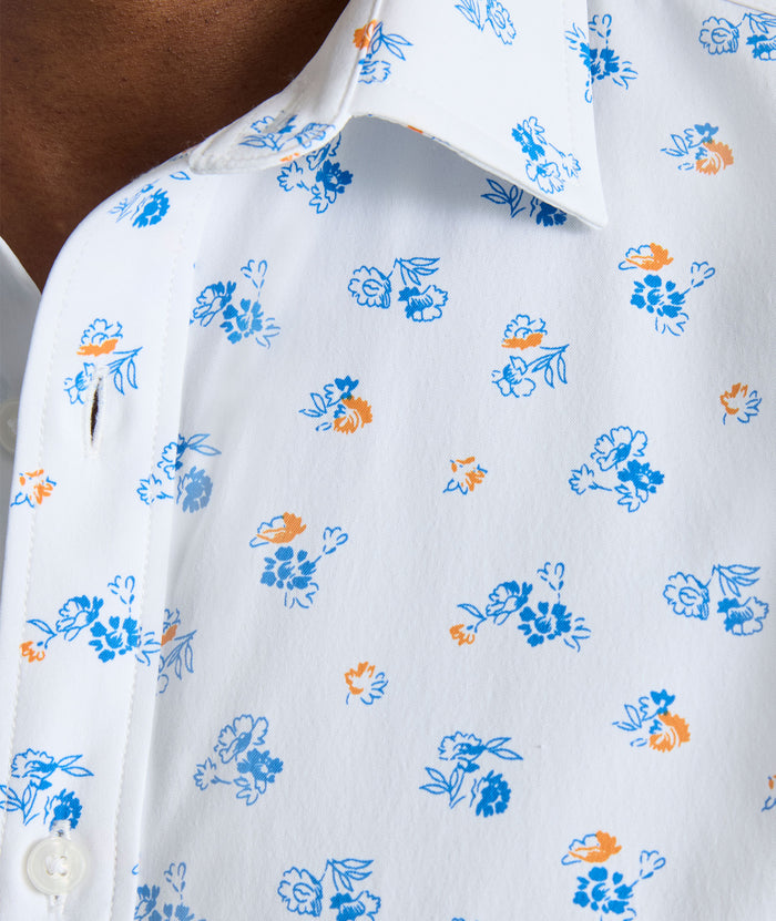 Model is wearing UNTUCKit Performance Short-Sleeve Opal Shirt.