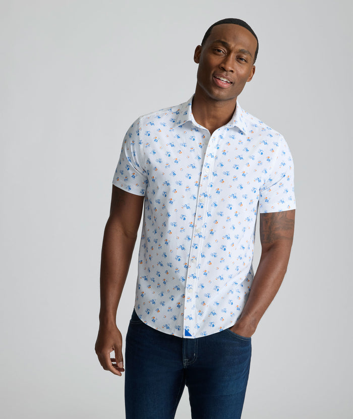 Model is wearing UNTUCKit Performance Short-Sleeve Opal Shirt.